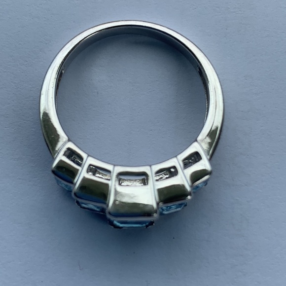 Elegant Blue Gemstone Silver Ring - Picture 3 of 5